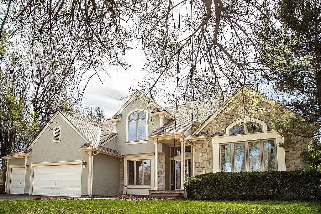 3300 Thunderbird Dr — exterior photo