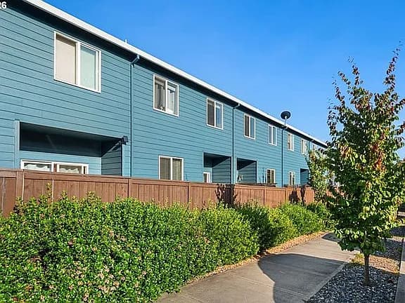 8512 NE 13th Pl — exterior photo