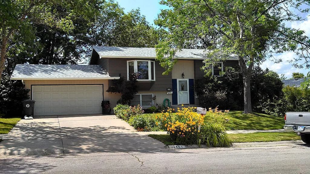 3401 Lynnwood Ave — exterior photo