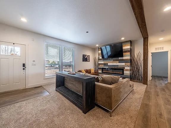 523 W Vance Dr — exterior photo
