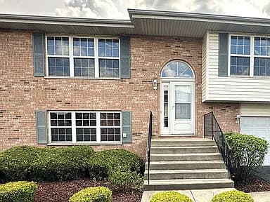 18118 Kirby Dr — exterior photo