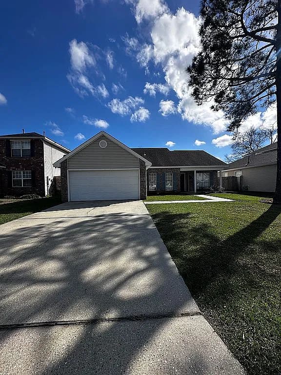 2140 Wellington Ln — exterior photo