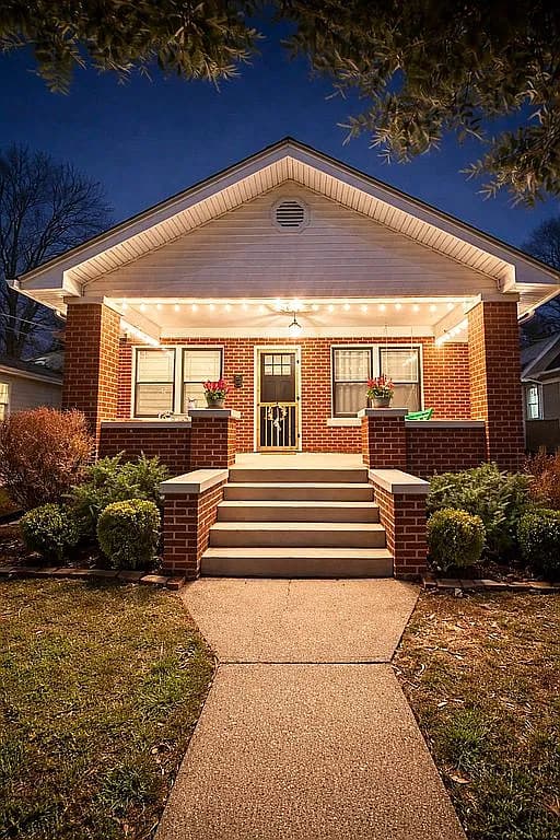2139 N Douglas Ave — exterior photo