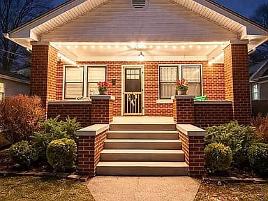 2139 N Douglas Ave — exterior photo