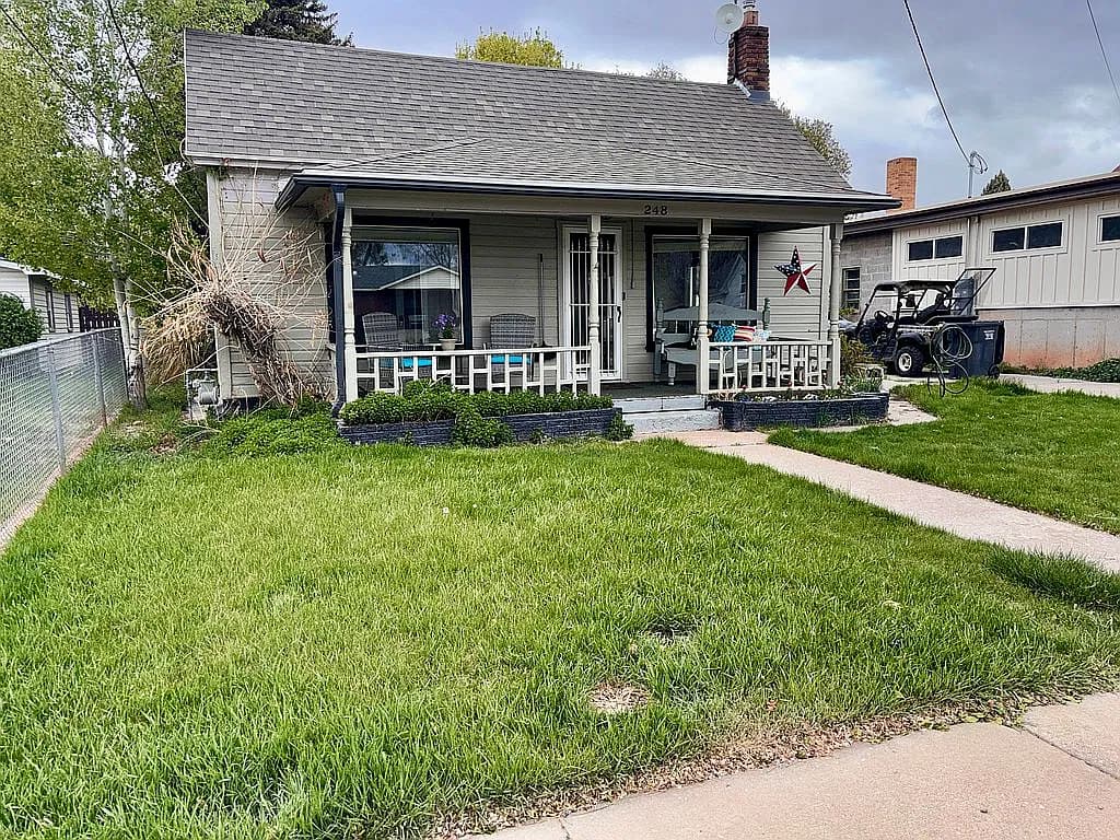 248 S 200 W — exterior photo
