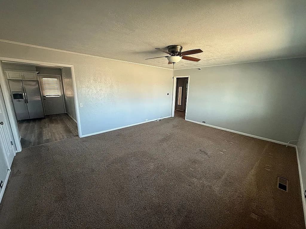 1401 S Johnson St — exterior photo