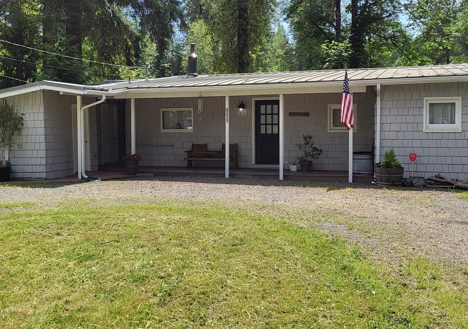 22032 N River Dr — exterior photo