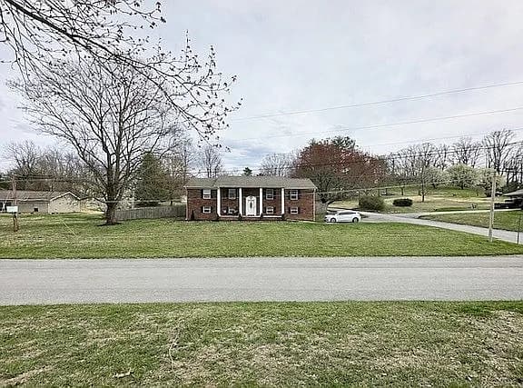 275 Jay Dr — exterior photo