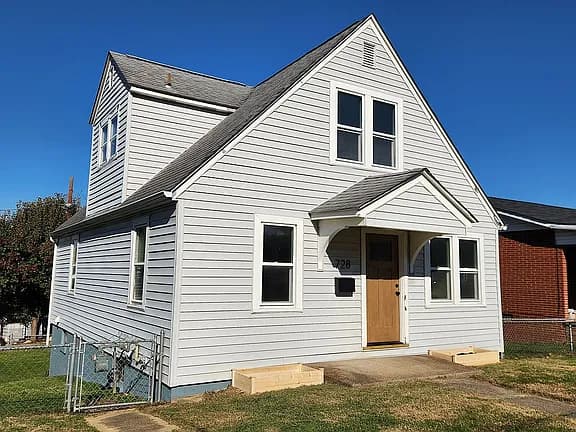 728 Shaw St — exterior photo