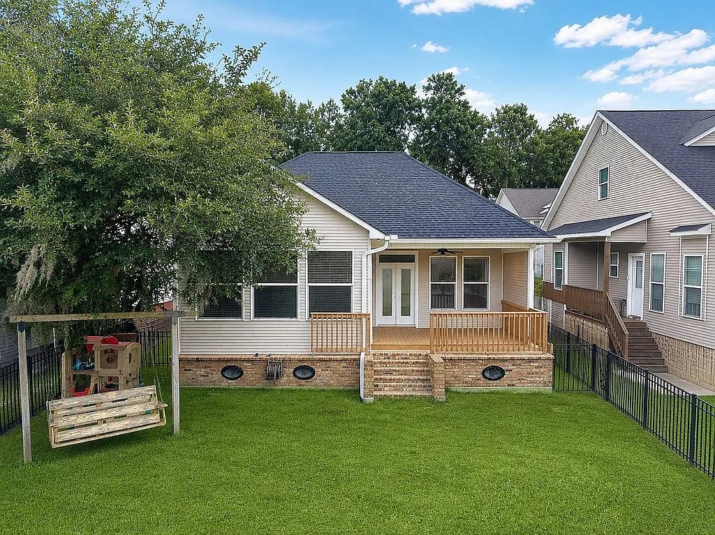 18072 Bayou Pierre Dr — exterior photo