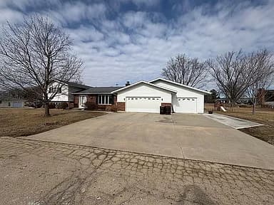 801 Fowler Rd — exterior photo