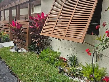 893 120th Way — exterior photo