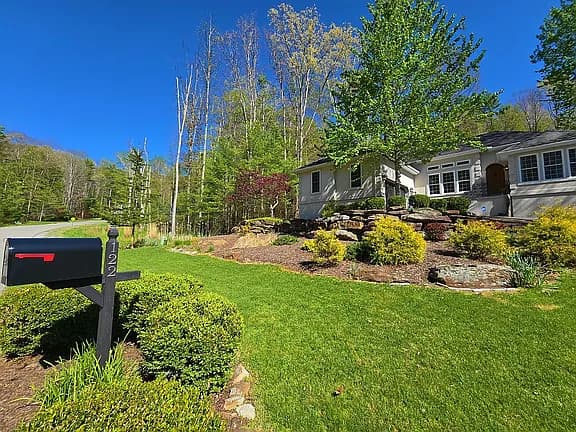 122 Phillip Pl — exterior photo