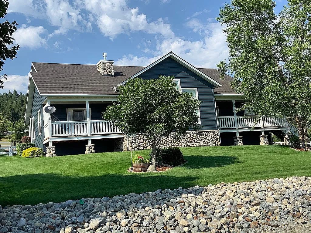7464 Sundance St — exterior photo