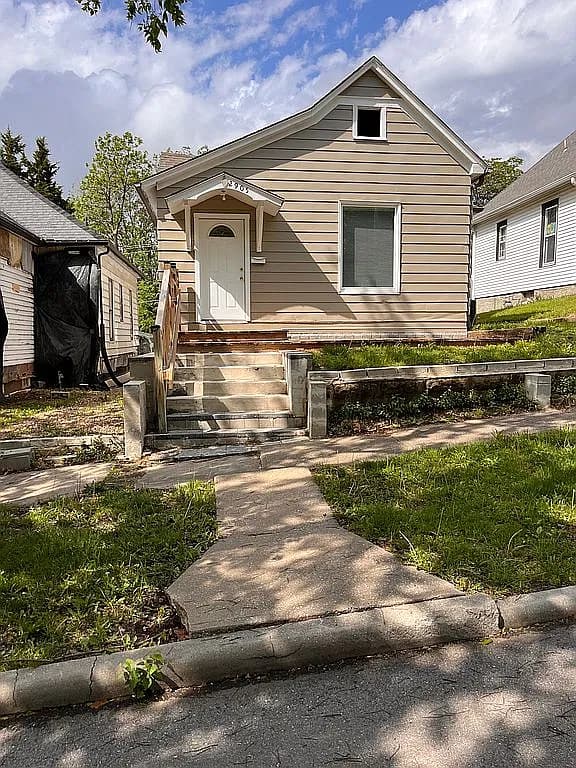 2905 Penn St — exterior photo