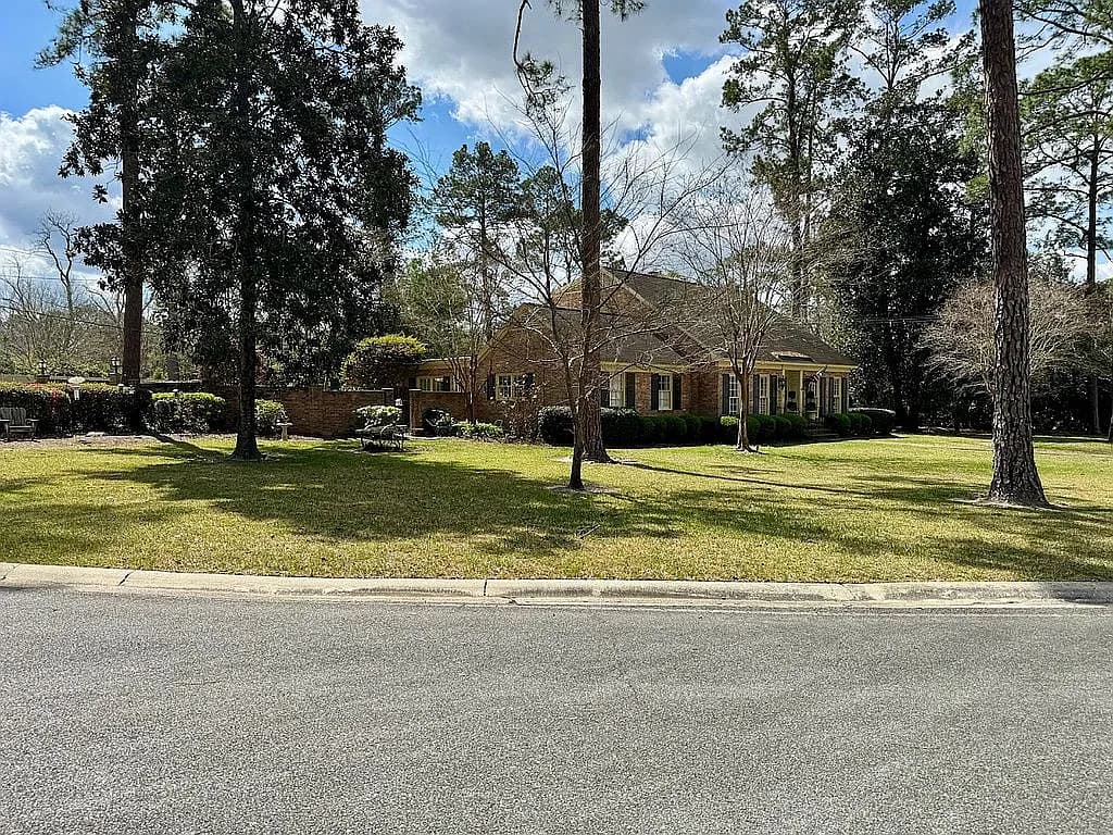 1212 Pruitt Dr — exterior photo