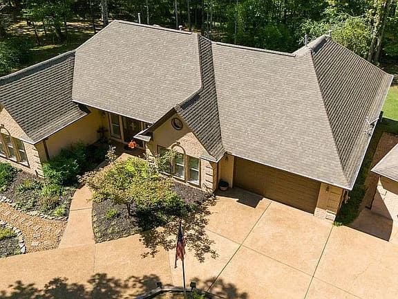 615 Stewart Rd — exterior photo