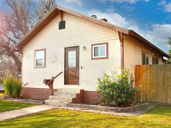 1744 Dodge St — exterior photo