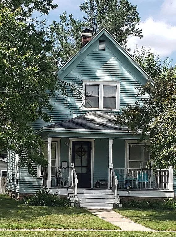 1028 W Grand River Ave — exterior photo
