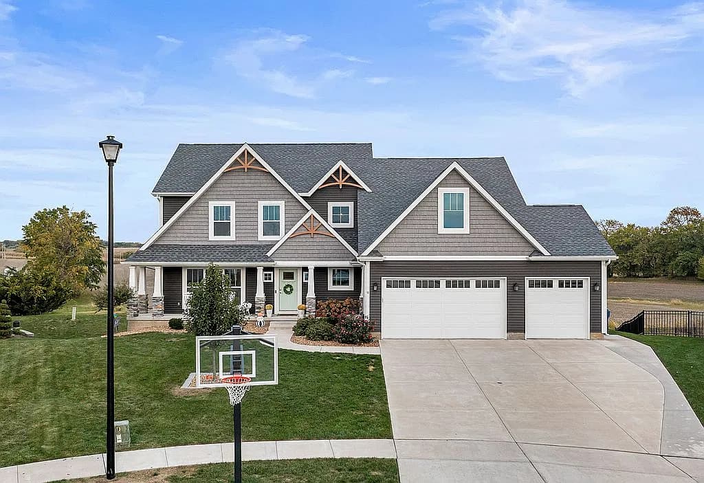 9 William Ct — exterior photo