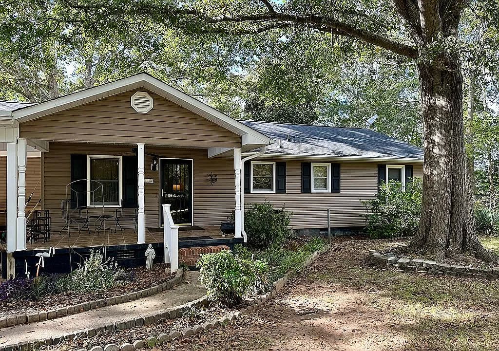 471 Paradise Point — exterior photo