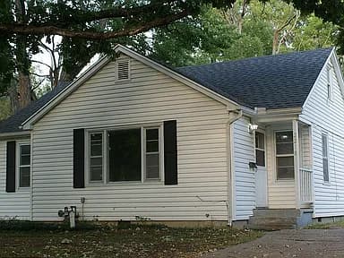 2218 SW Indian Trl — exterior photo