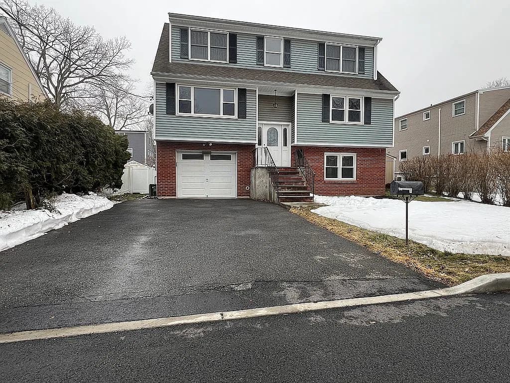 22 Poe Rd — exterior photo