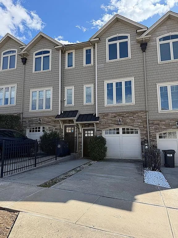 236 Lamberts Ln — exterior photo