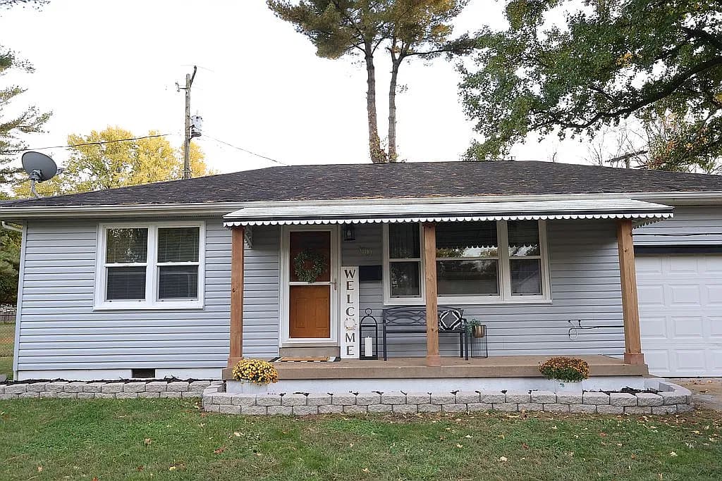 3700 Michelle Dr — exterior photo
