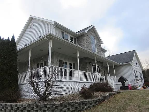 6099 Tuscarora Dr — exterior photo