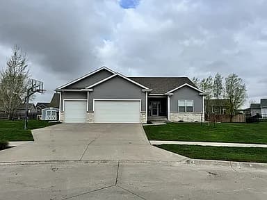 328 Summit Cir NW — exterior photo