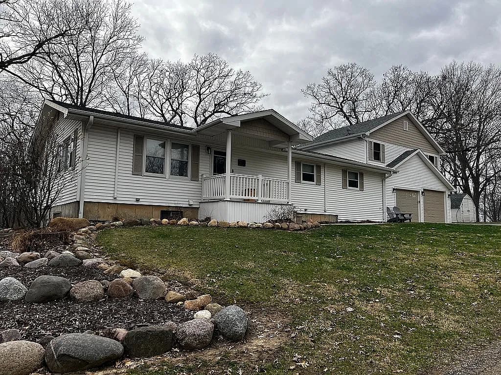 2320 W Oregon Trail Rd — exterior photo