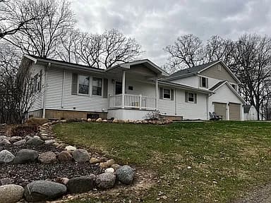 2320 W Oregon Trail Rd — exterior photo