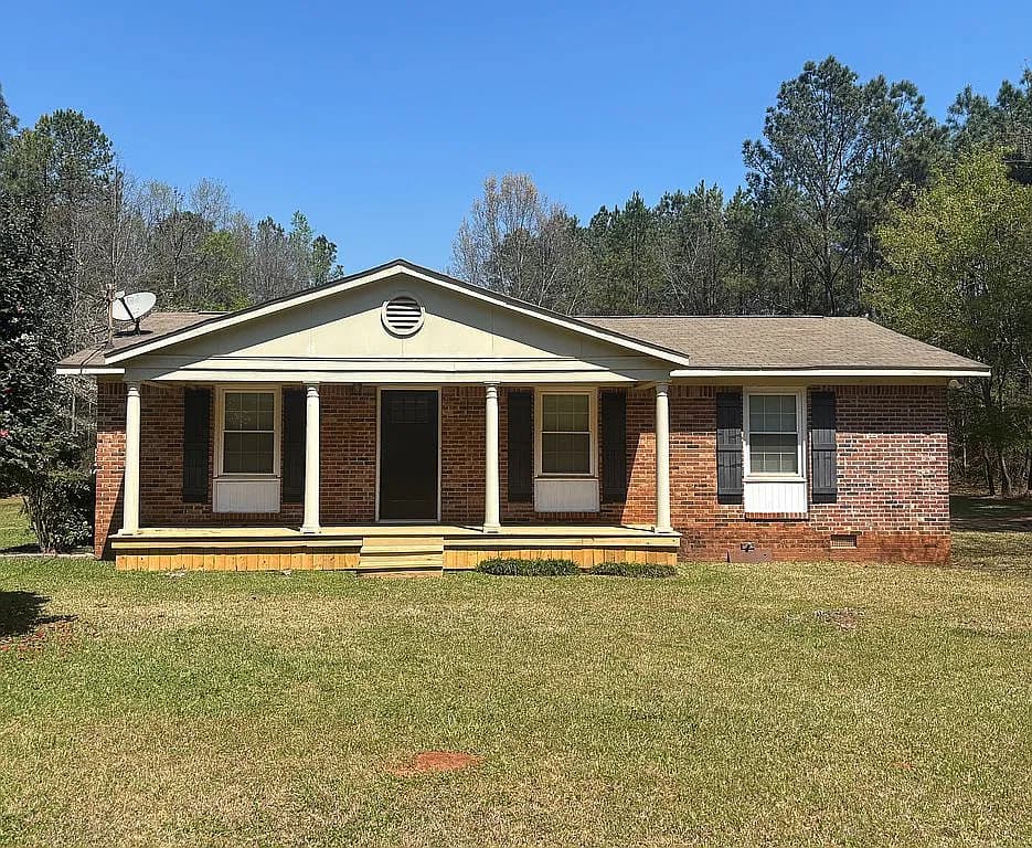 215 Mathis Rd — exterior photo