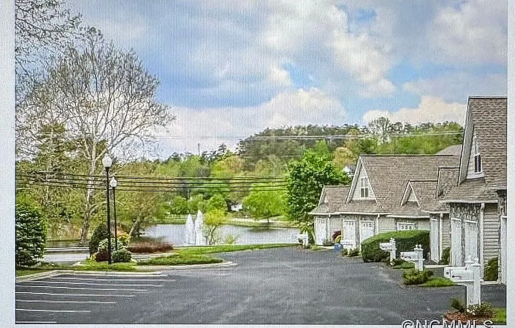 203 Waters Edge Dr — exterior photo