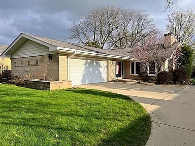 611 50th Pl — exterior photo
