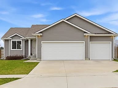 2420 Sunview Dr — exterior photo