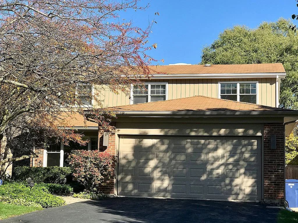 1049 Devonshire Ct — exterior photo