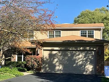 1049 Devonshire Ct — exterior photo