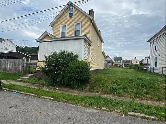 324 29th St — exterior photo
