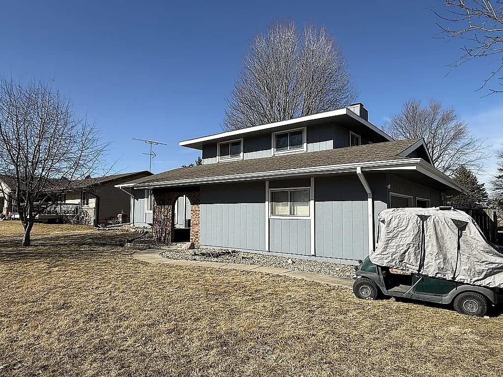 902 Q St — exterior photo
