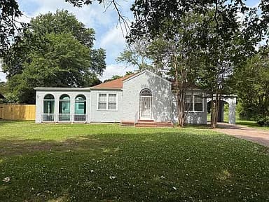 631 S Washington Ave — exterior photo