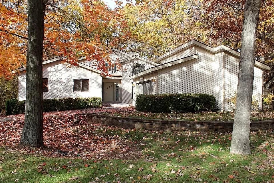 2111 Northridge Dr NE — exterior photo