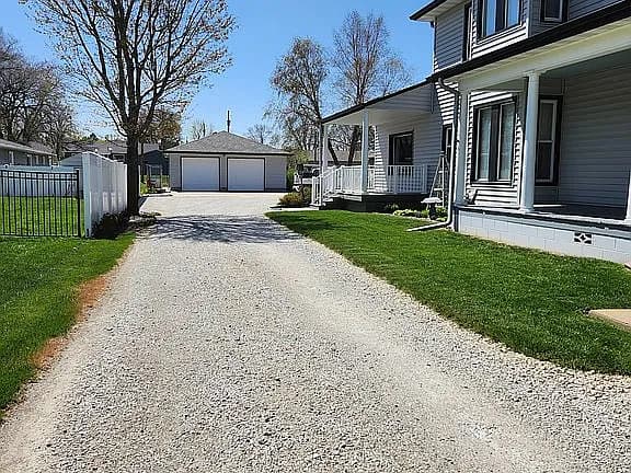 251 W Fairview St — exterior photo