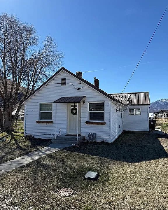 3224 S Daniels Rd — exterior photo