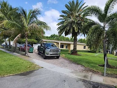 3401 NW 6th Ct — exterior photo