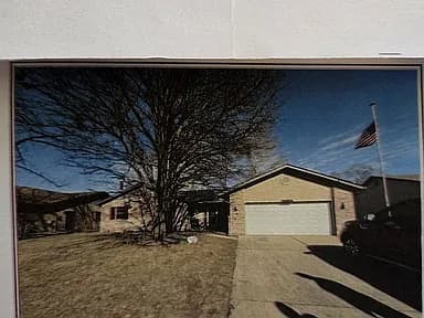 401 Kim Dr — exterior photo