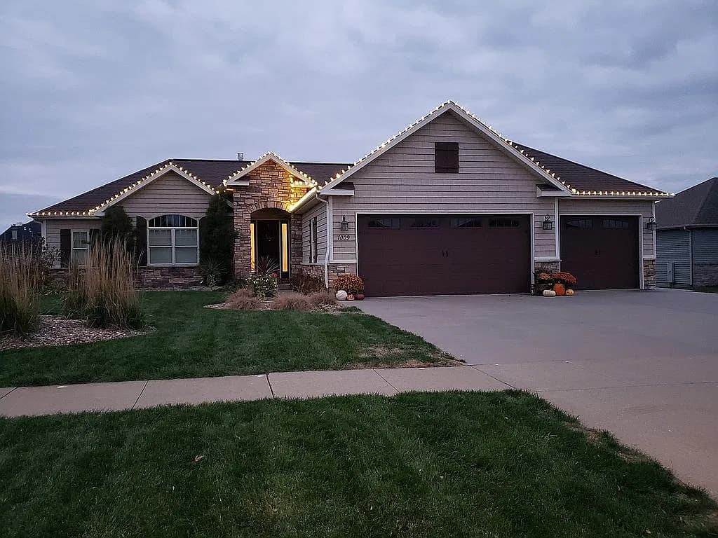 1009 Fountain View Dr — exterior photo