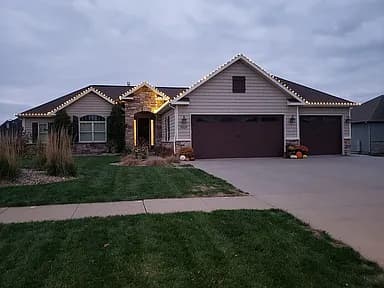 1009 Fountain View Dr — exterior photo