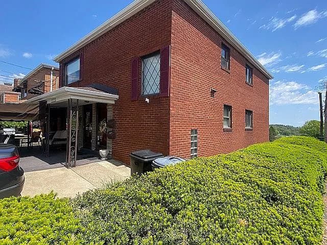 3765 Brownsville Rd — exterior photo